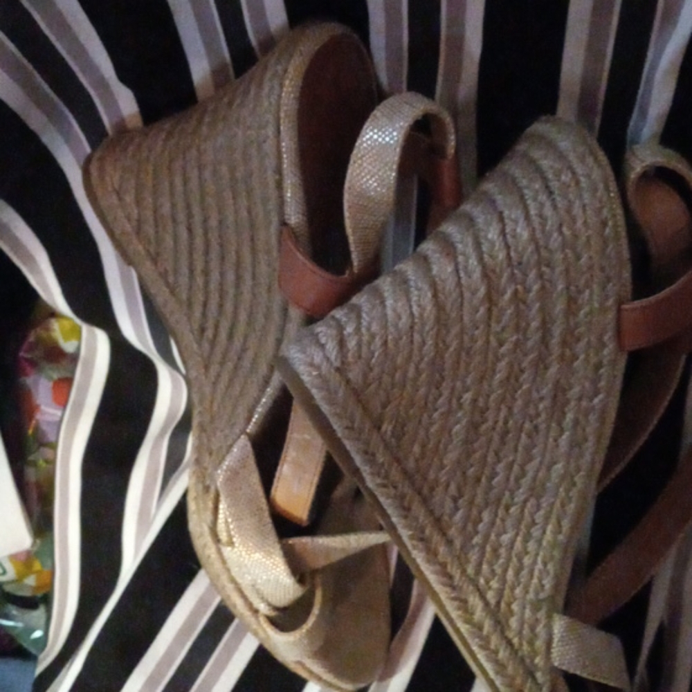 Shoes - Picture 4 of 9